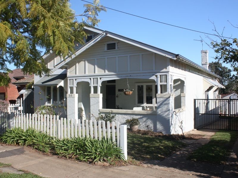 64 Macleay Street, Turvey Park NSW 2650