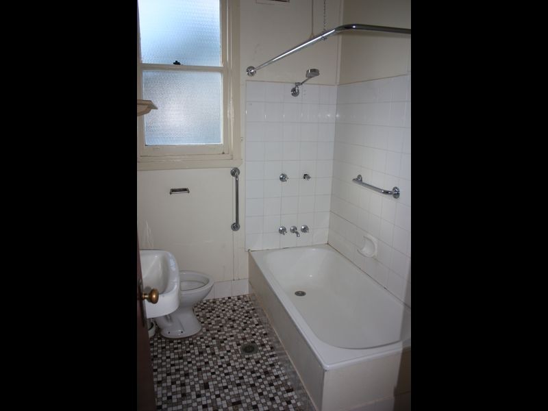 7 Scherger Place, Mount Austin NSW 2650