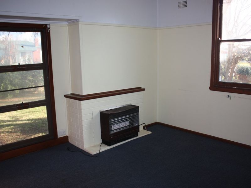 9 Scherger Place, Mount Austin NSW 2650