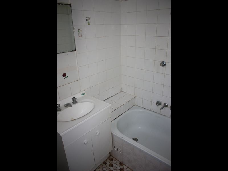 9 Scherger Place, Mount Austin NSW 2650