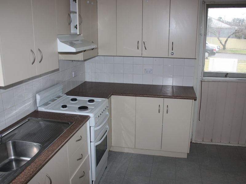 21 Tichborne Crescent, Kooringal NSW 2650