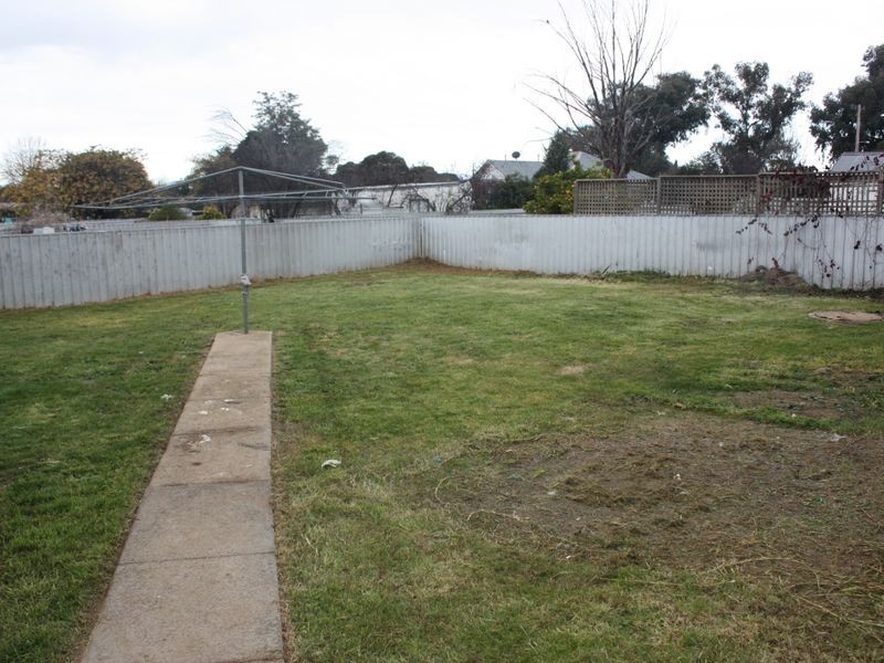 21 Tichborne Crescent, Kooringal NSW 2650