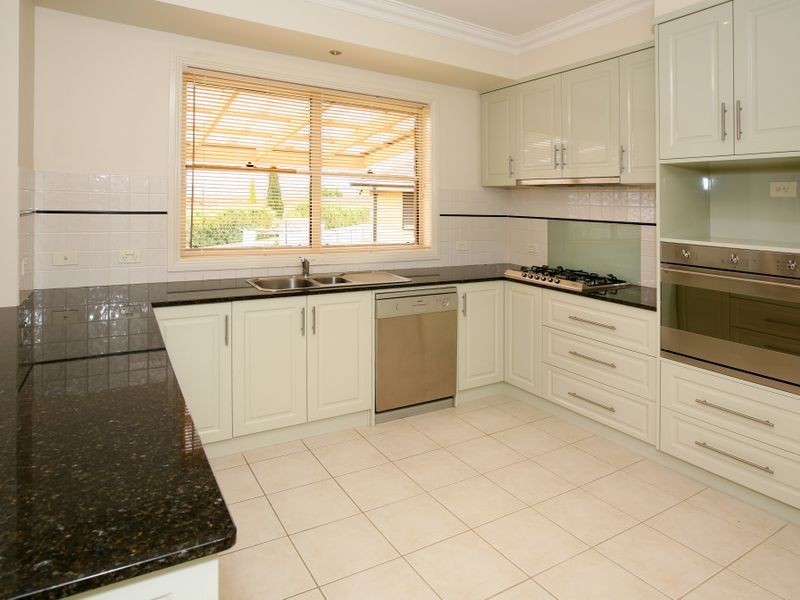 15 Dobell Place, Lloyd NSW 2650