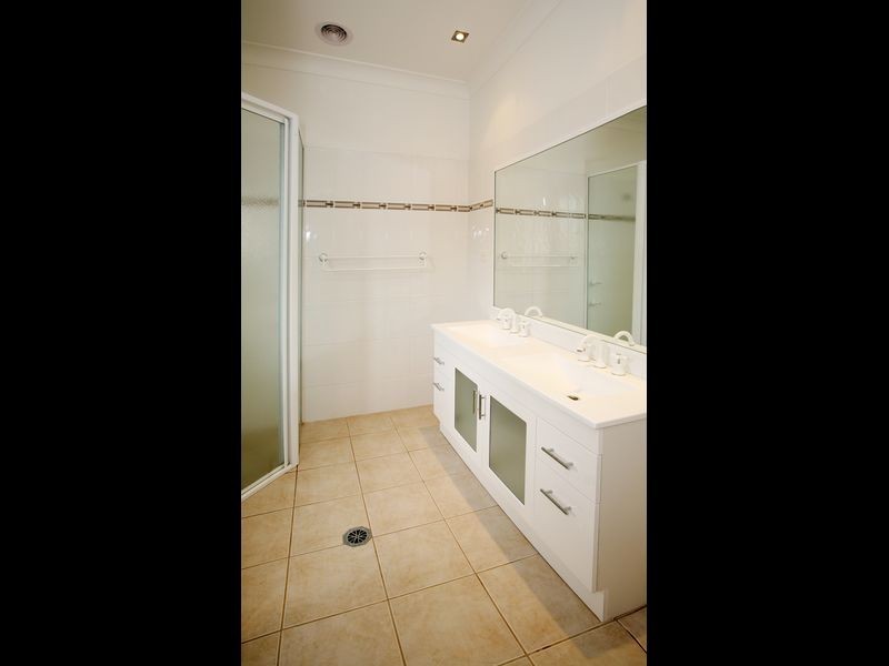 15 Dobell Place, Lloyd NSW 2650