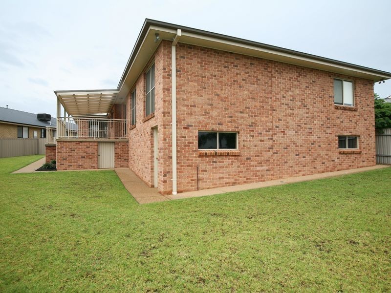 15 Dobell Place, Lloyd NSW 2650