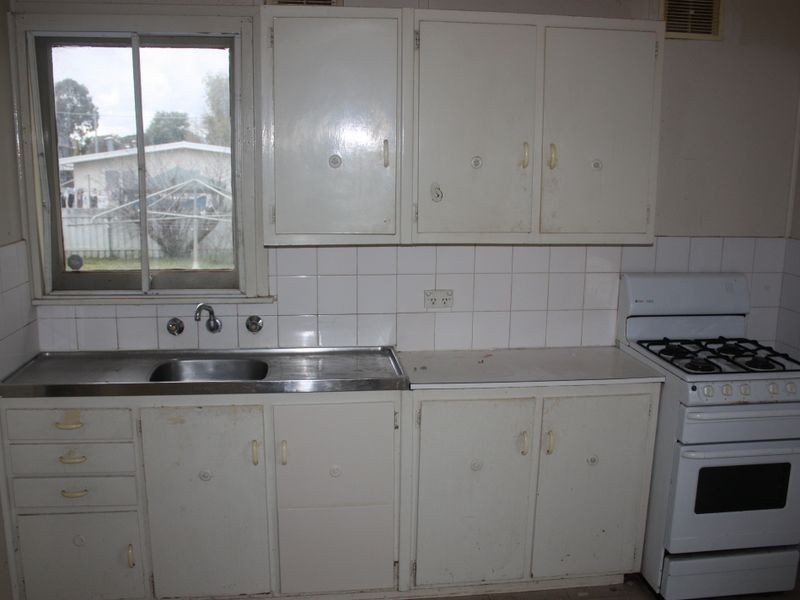 52 Ziegler Avenue, Kooringal NSW 2650