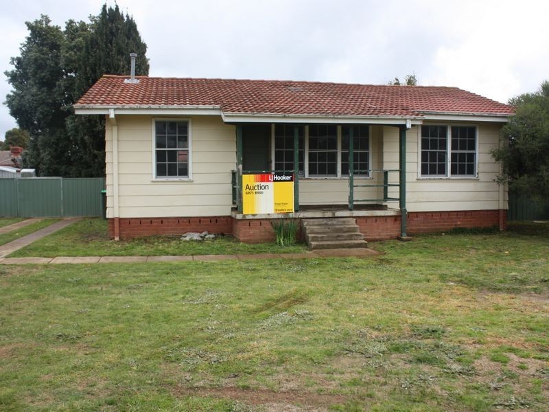 2 Meads Place, Mount Austin NSW 2650