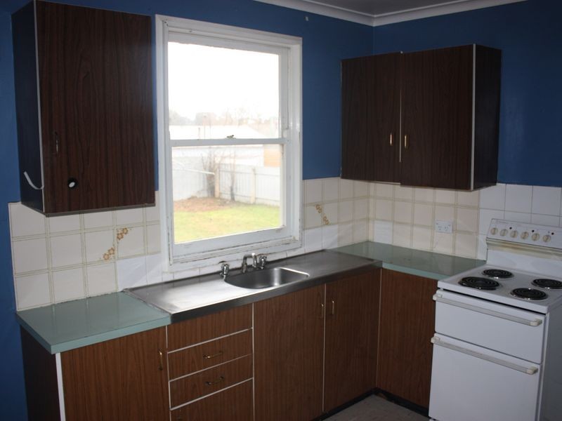 2 Meads Place, Mount Austin NSW 2650