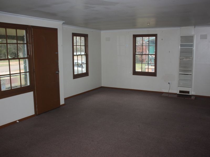 2 Meads Place, Mount Austin NSW 2650