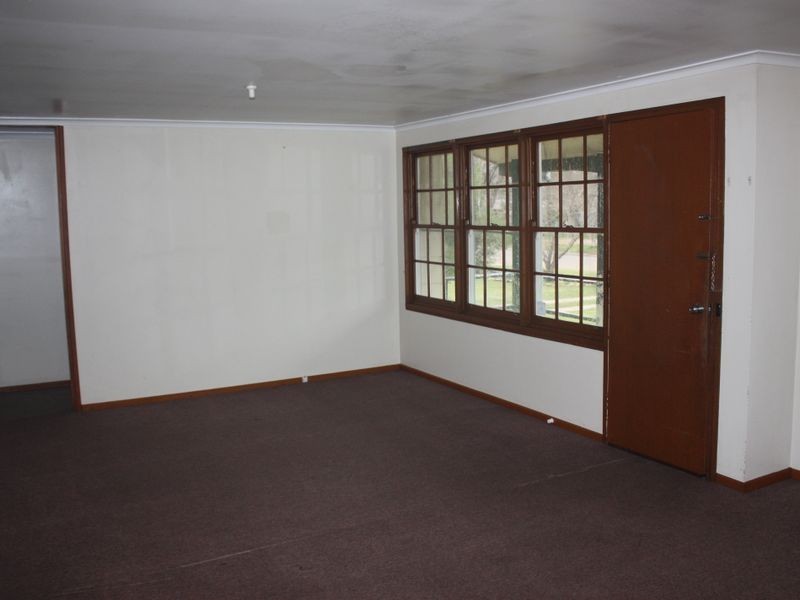 2 Meads Place, Mount Austin NSW 2650