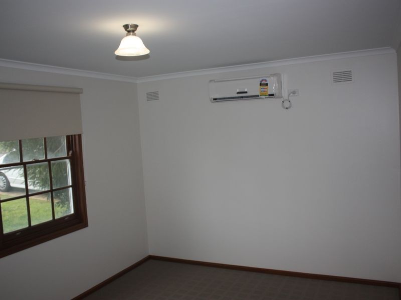 5 Baird Avenue, Kooringal NSW 2650
