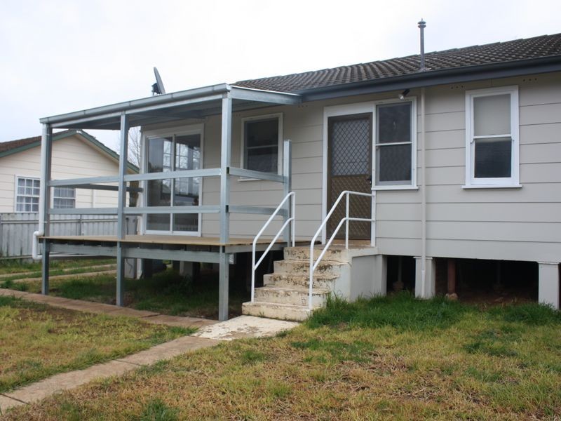 5 Baird Avenue, Kooringal NSW 2650