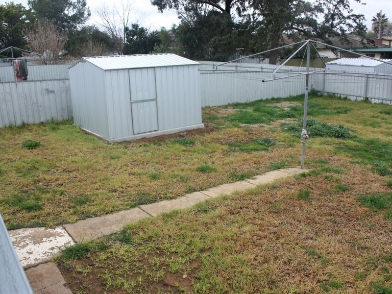 5 Baird Avenue, Kooringal NSW 2650