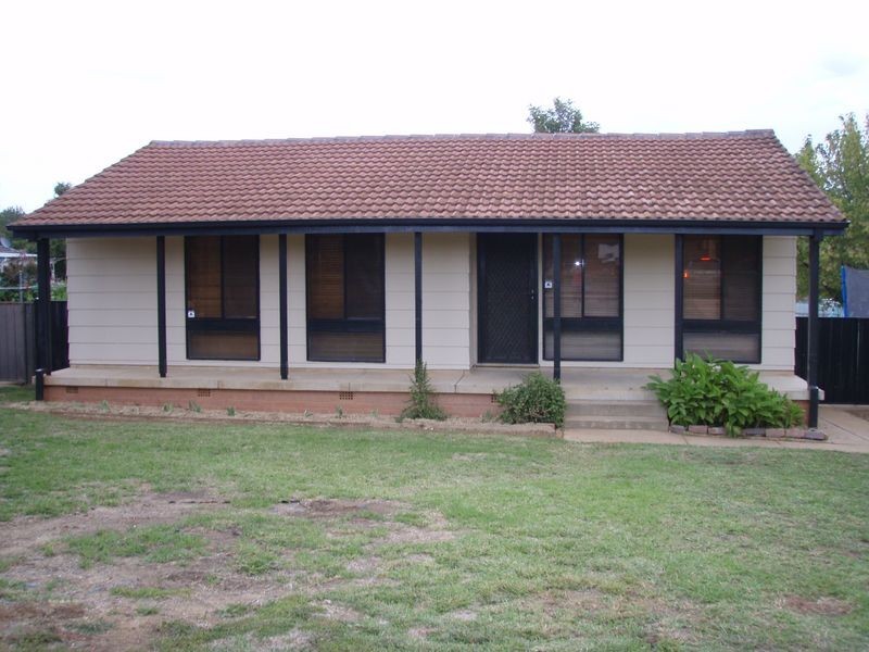 6 Callaghan Street, Ashmont NSW 2650