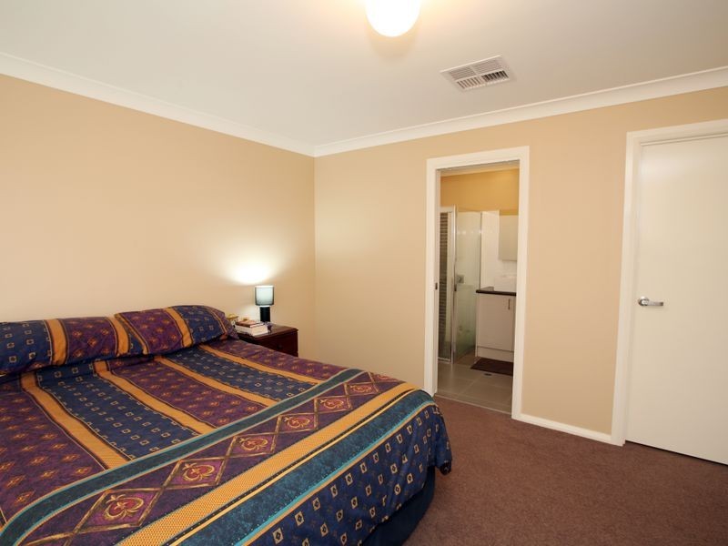 68 Kaloona Drive, Bourkelands NSW 2650