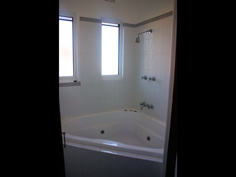 57 Heath Street, Turvey Park NSW 2650