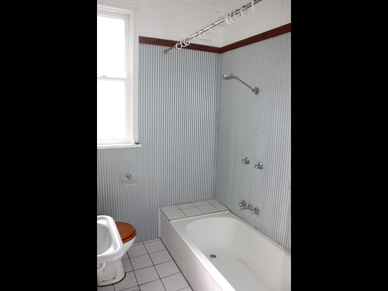 4 Gowrie Parade, Mount Austin NSW 2650