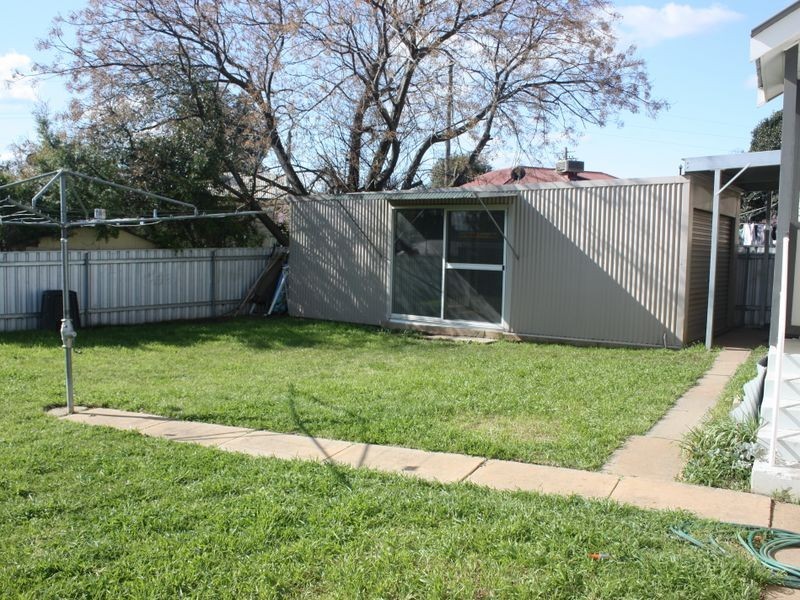 4 Gowrie Parade, Mount Austin NSW 2650