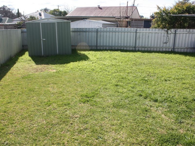 4 Gowrie Parade, Mount Austin NSW 2650