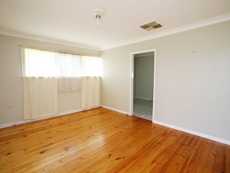 6 Townsend Place, Mount Austin NSW 2650