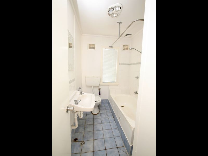 6 Townsend Place, Mount Austin NSW 2650