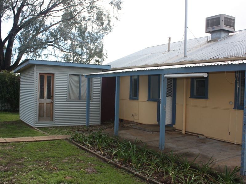 6 Townsend Place, Mount Austin NSW 2650