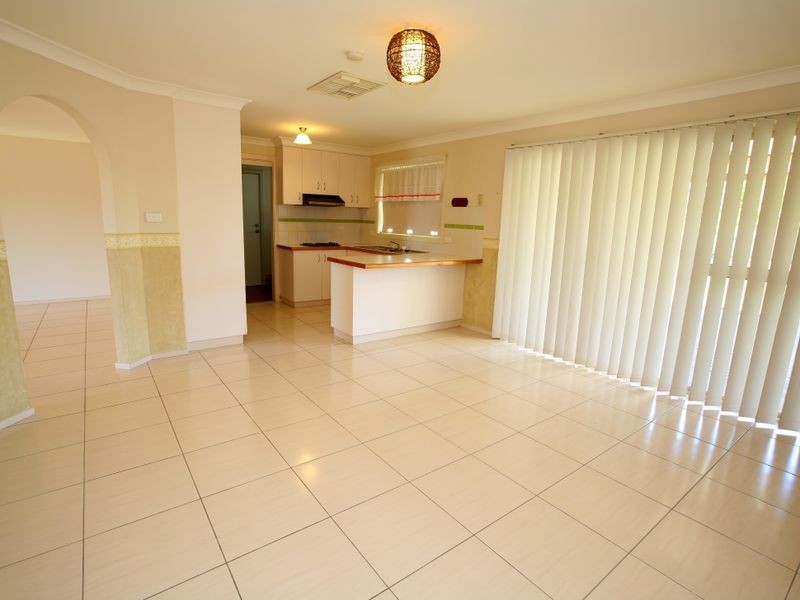 11 Langi Crescent, Glenfield Park NSW 2650