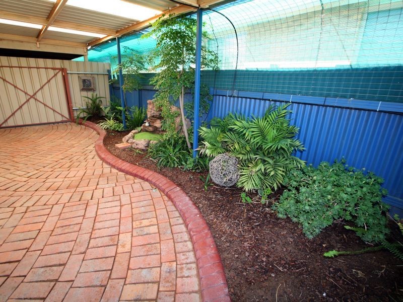 11 Langi Crescent, Glenfield Park NSW 2650
