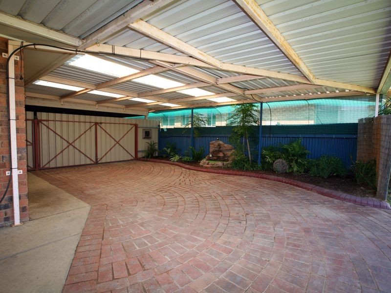 11 Langi Crescent, Glenfield Park NSW 2650