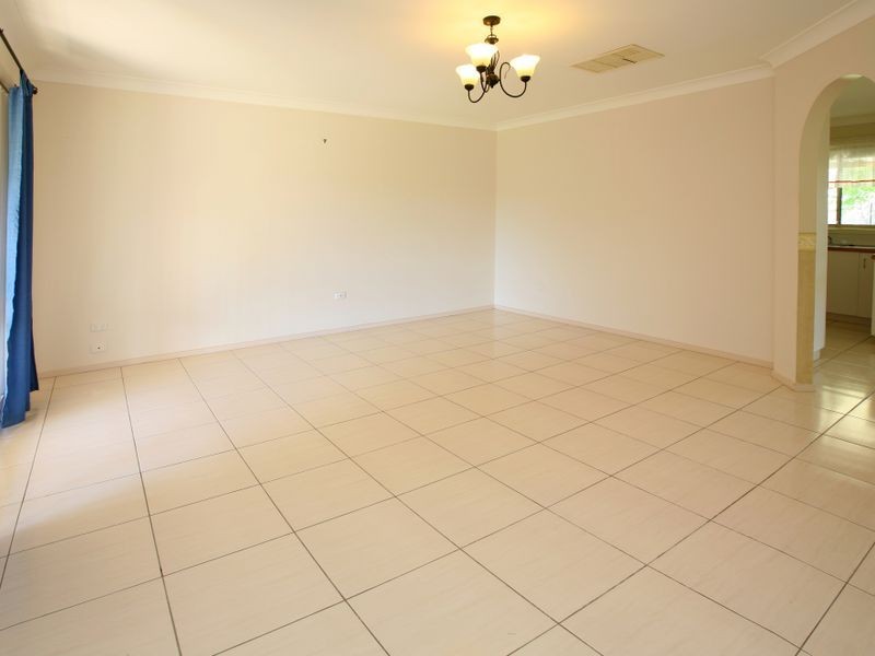11 Langi Crescent, Glenfield Park NSW 2650