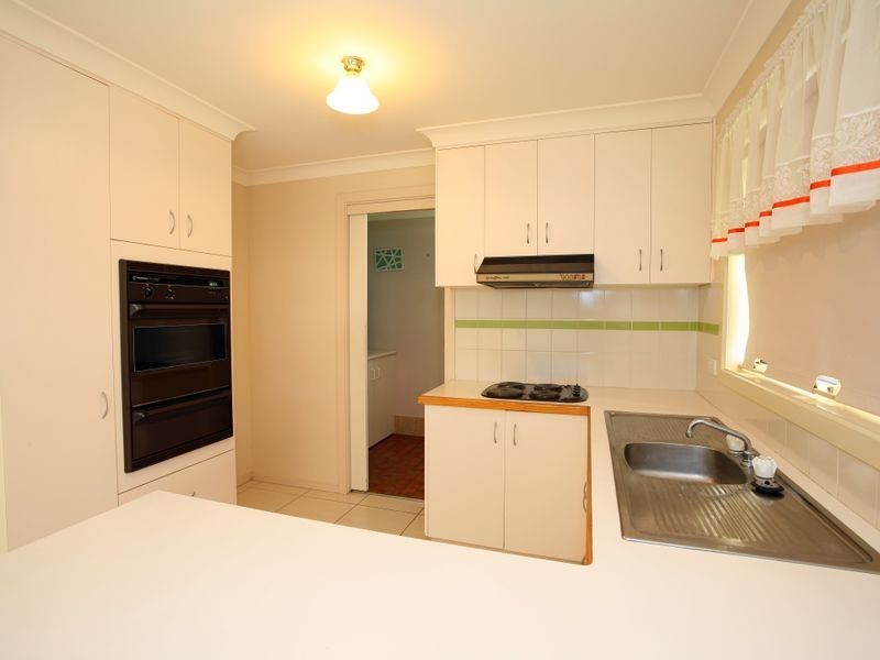 11 Langi Crescent, Glenfield Park NSW 2650
