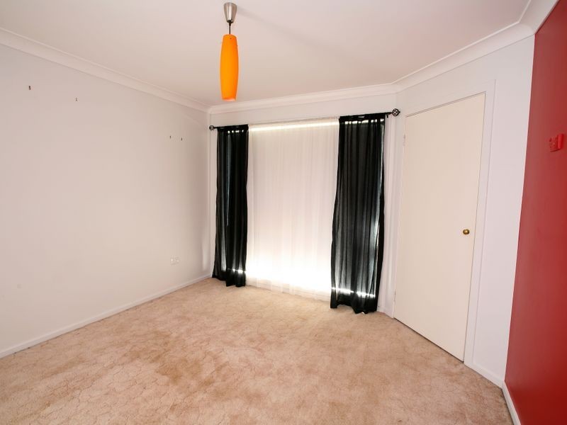 11 Langi Crescent, Glenfield Park NSW 2650