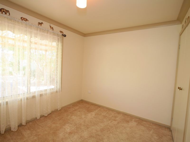 11 Langi Crescent, Glenfield Park NSW 2650