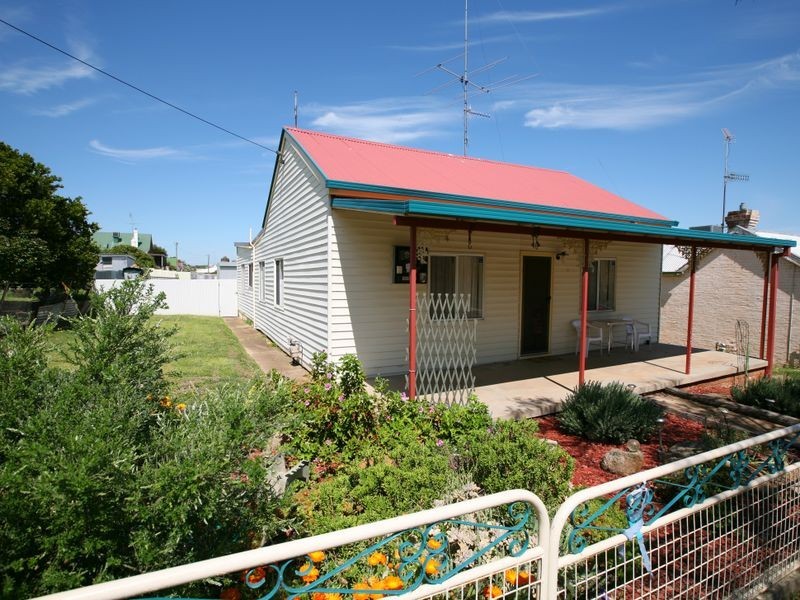 43 George Street, Junee NSW 2663