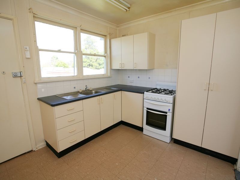 21 Spooner Avenue, Mount Austin NSW 2650