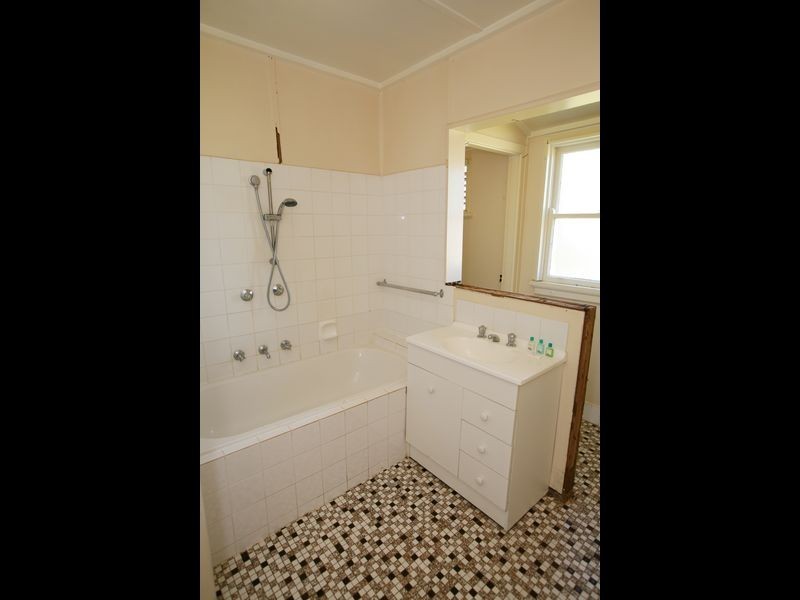 21 Spooner Avenue, Mount Austin NSW 2650