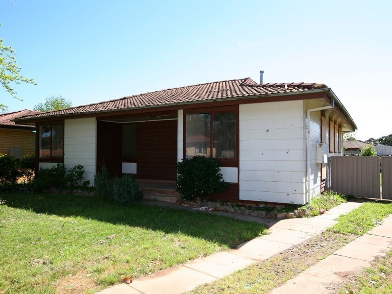 10 Edghill Place, Tolland NSW 2650
