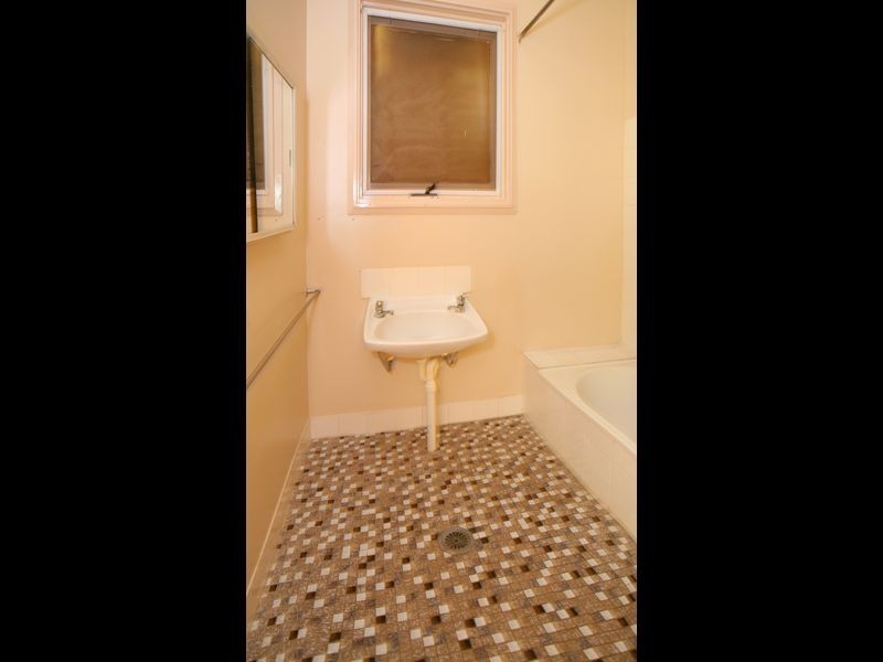 10 Edghill Place, Tolland NSW 2650