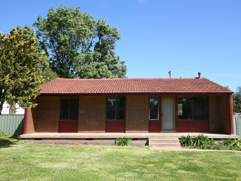 10 Adams Street, Ashmont NSW 2650