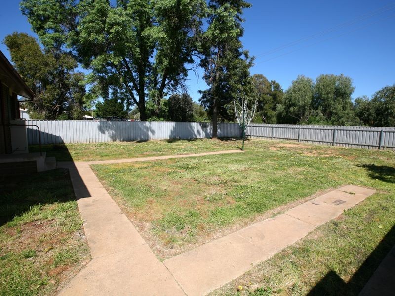 10 Adams Street, Ashmont NSW 2650