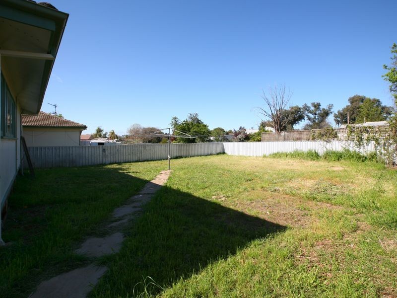 21 Tichborne Crescent, Kooringal NSW 2650