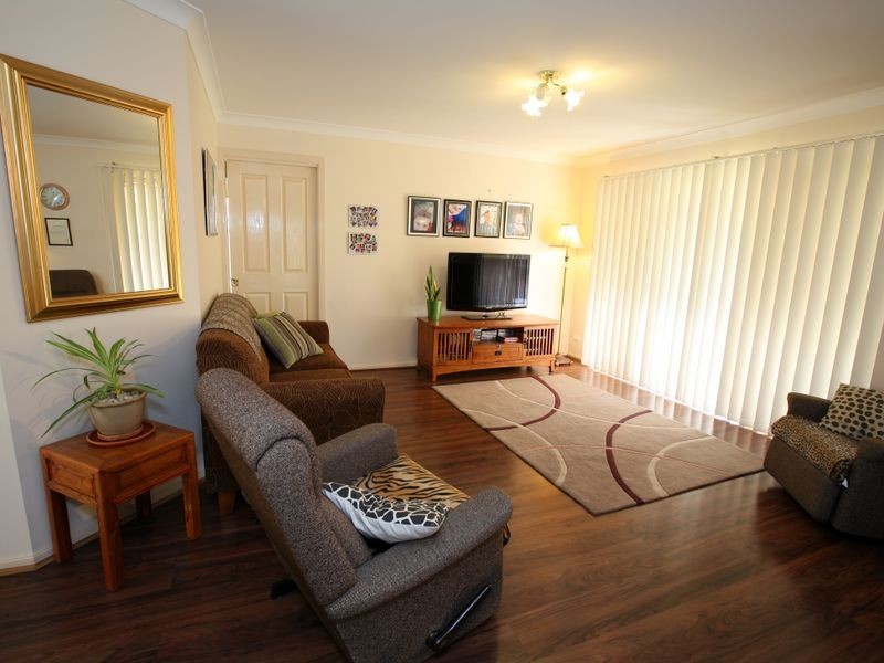 2 Woomera Place, Glenfield Park NSW 2650