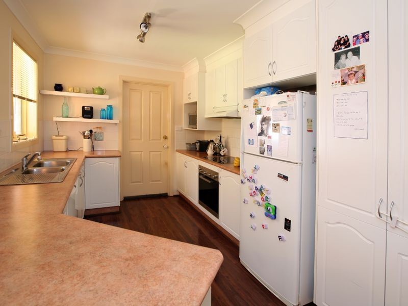 2 Woomera Place, Glenfield Park NSW 2650