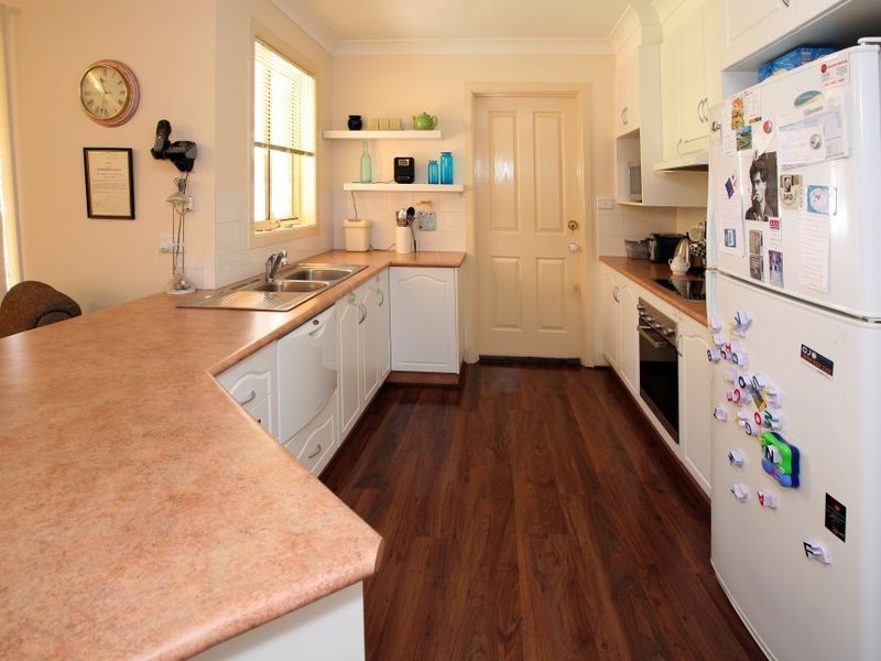 2 Woomera Place, Glenfield Park NSW 2650