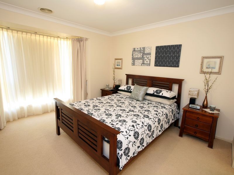 2 Woomera Place, Glenfield Park NSW 2650