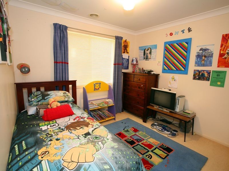 2 Woomera Place, Glenfield Park NSW 2650