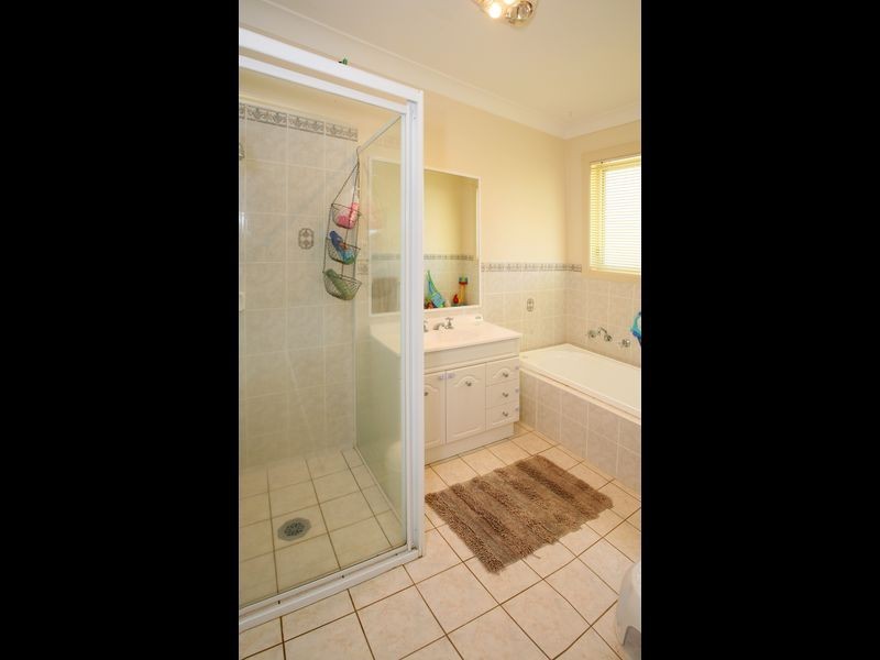 2 Woomera Place, Glenfield Park NSW 2650