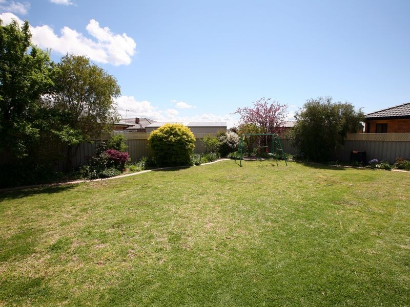 2 Woomera Place, Glenfield Park NSW 2650