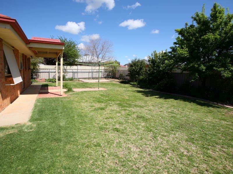 2 Woomera Place, Glenfield Park NSW 2650