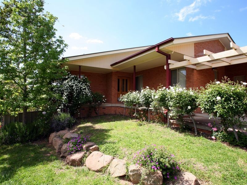 9 Keane Place, Kooringal NSW 2650